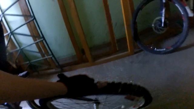 ЗАЛИЛИ ПЕНУ В КОЛЕСО ВЕЛОСИПЕДА смотреть онлайн
