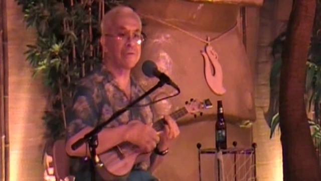 Kimo Hussey - Hanalei Moon Live from WCUF 2008 смотреть онлайн