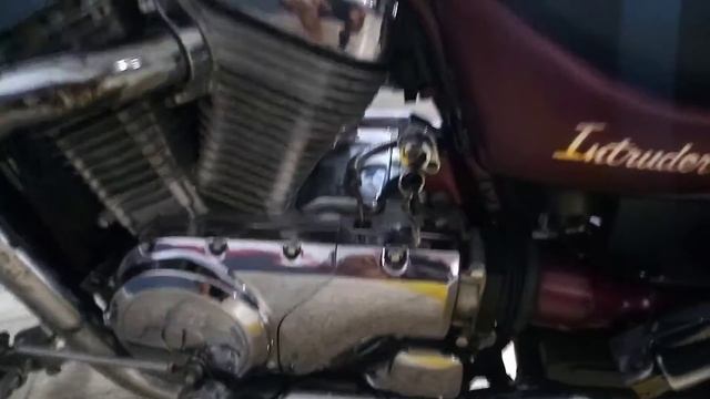 Suzuki intruder VS 750 sound