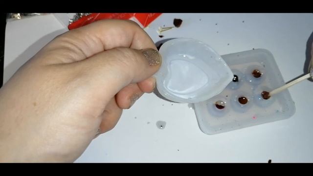 Серьги-гвоздики с лепестками роз из смолы.Мастер Класс смотреть онлайн