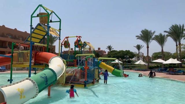 Дети резвятся-папы и мамы отдыхают!!! смотреть онлайн