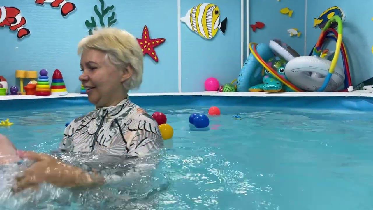 Ромчик в бассейне 16 08 2021 смотреть онлайн