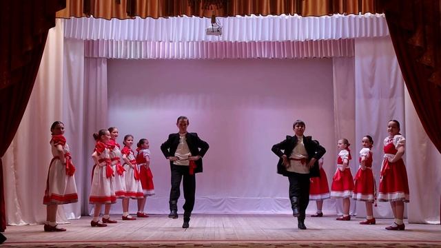 «Северные топотушки» плясовой хоровод, 1 класс ансамбль смотреть онлайн