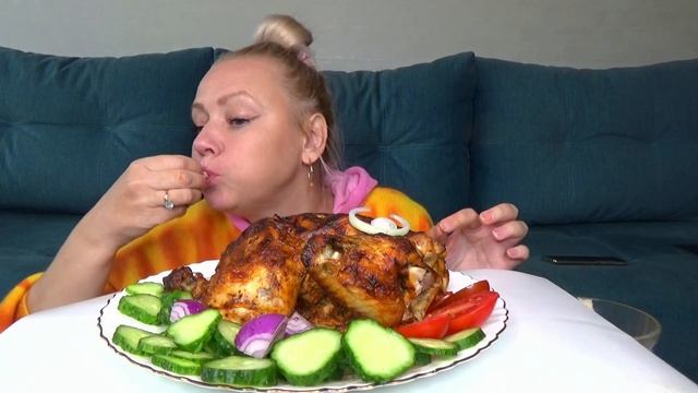 МУКБАНГ КУРИЦА ЗАПЕЧЕННАЯ В ДУХОВКЕ, ОВОЩИ/Mukbang еда на камеру/Русский мукбанг/Домашняя еда/ смотреть онлайн