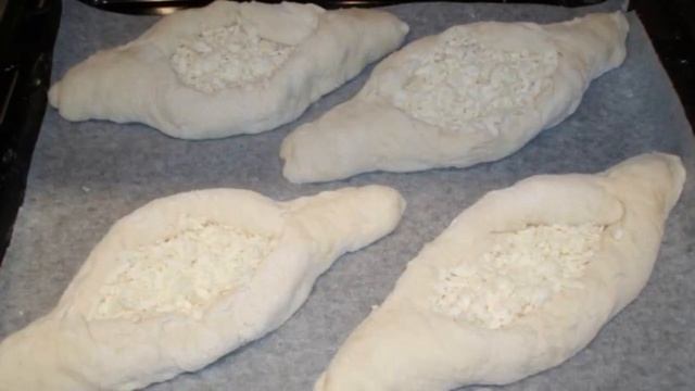 Georgian khachapuri with cheese and egg смотреть онлайн