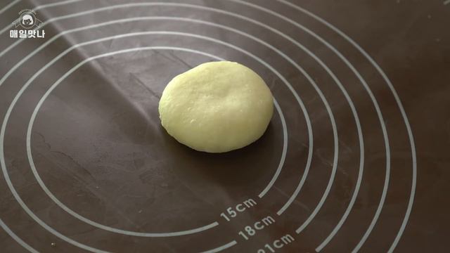 빵속에 크림이 가득, 오렌지향을 품은 커스터드 크림빵 :: 빵속에 크림을 넣는 새로운 방법 :: Orange Custard Cream Bread смотреть онлайн