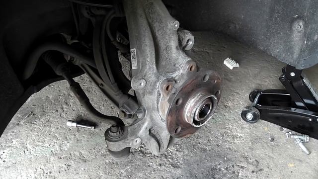 Replace front wheel bearing / Radlager wechseln - Audi A5 8T смотреть онлайн