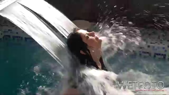 Мокрые лосины смотреть онлайн