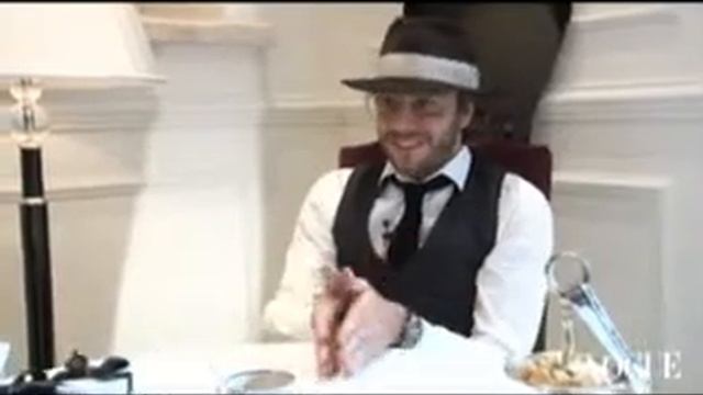 Парфюмер Романо Риччи о розах, Джульетте и быстрой езде (Vogue TV) смотреть онлайн