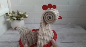 Пасхальная курочка. Корзинка для яиц. Плетение из бумаги