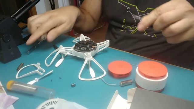 Sustitución/reparación motor Xiaomi MITU drone смотреть онлайн