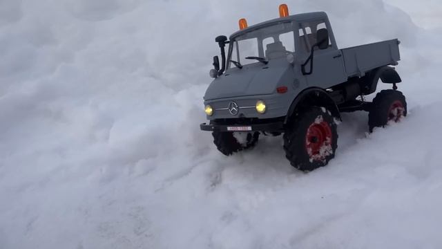 Он затмит всех на бездорожье! ... Mercedes UNIMOG FMS FCX24 на порталах и двух скоростной коробкой! смотреть онлайн