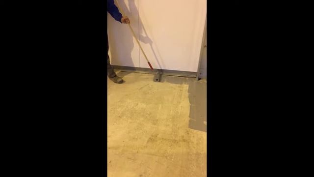 нанесение износостойкой краски для промышленного пола смотреть онлайн