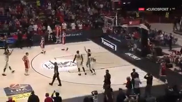 Ariel Filloy realizza un canestro allucinante e porta Avellino al secondo overtime contro Milano смотреть онлайн