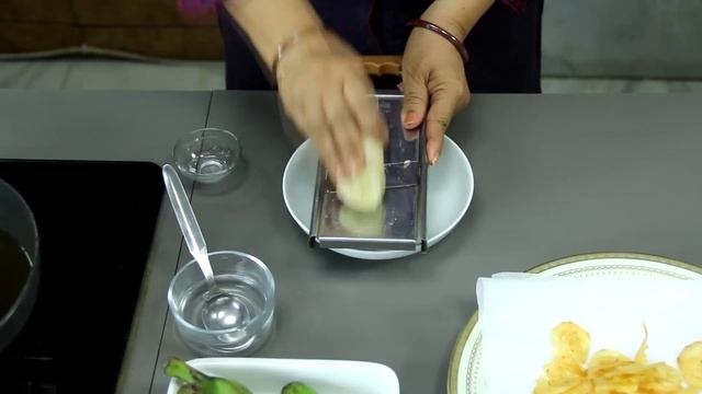 केले के एकदम कुरकुरे और पतले चिप्स | Banana Thin and Crispy Wafers | Raw Banana Chips Recipe смотреть онлайн