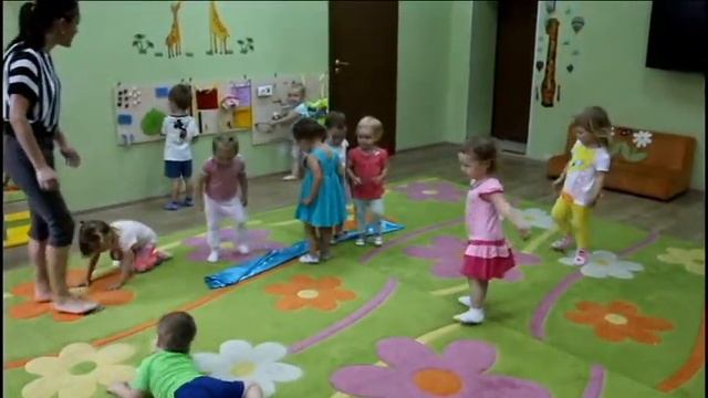 В гости к Зайчику идем))) смотреть онлайн