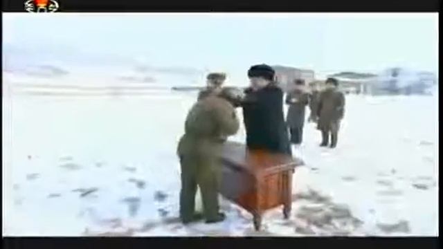 Маршал Ким Чен Ын в 189-й войсковой части ВМС КНА. смотреть онлайн