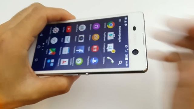 В чутких руках редактора: первые впечатления от смартфона Sony Xperia M5 смотреть онлайн