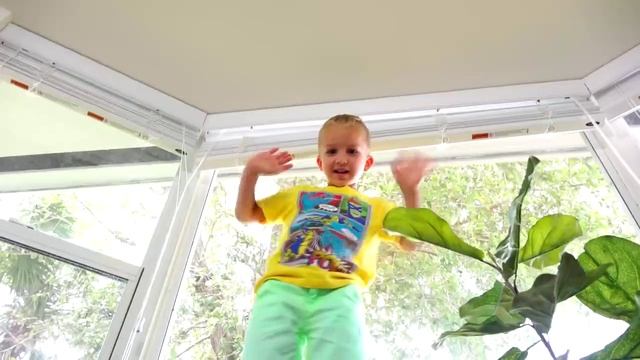 Bad Baby Упал со Шкафа Сrying Babies Accident! Kids Playing Doctor and Learn Colors with Bandage смотреть онлайн