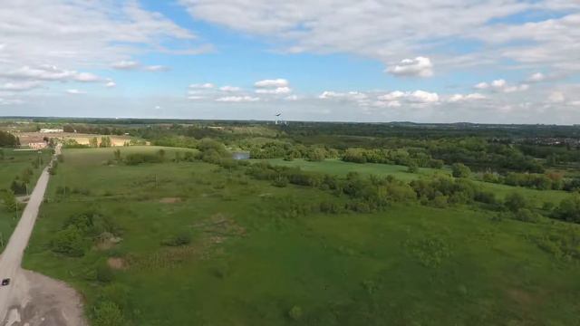 Hawk Flies under DJI Drone! смотреть онлайн