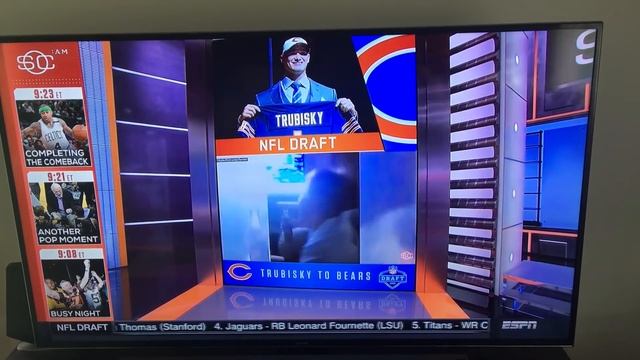 Fans react, Bears select Trubisky 2017 NFL draft смотреть онлайн