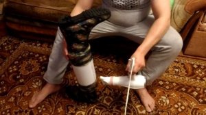 Как растянуть голяшку резиновых сапог.