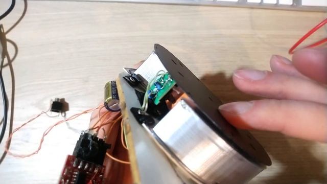 Arduino Nipkow-disk clock with date, running text and pixel art смотреть онлайн