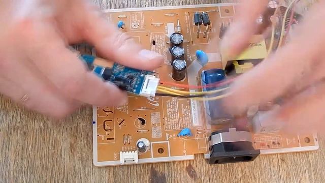 Замена ламп подсветки на светодиодную ленту в мониторе смотреть онлайн