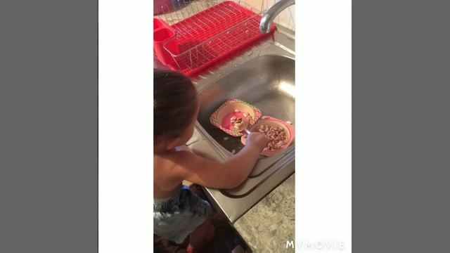 Мелкая моторика. Развитие ребенка 1-2 года. Игры с фасолью смотреть онлайн