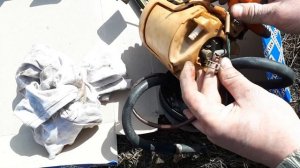 РЕВИЗИЯ БЕНЗОНАСОСА ФОЛЬКСВАГЕН ВЕНТО  МАШИНА ДЁРГАЕТСЯ НА ХОДУ  КАК СНЯТЬ БЕНЗОНАСОС