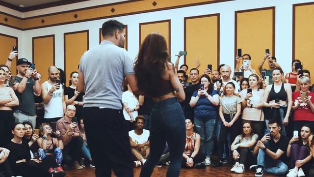 KARLOS ROSE - ENTRE LOS 2 / Marco y Sara Style BACHATA 2023 смотреть онлайн