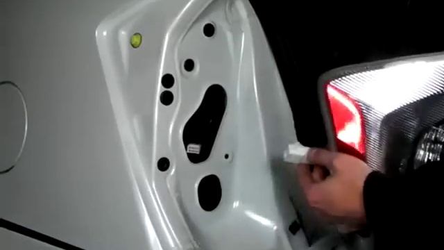 2010-2012 Toyota Prius Rear Tail Light Installation смотреть онлайн