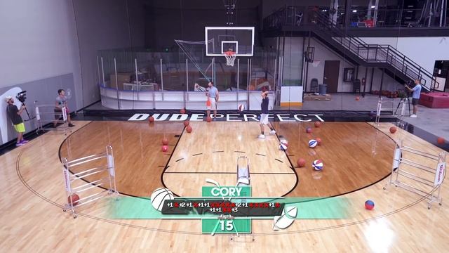 Dude Perfect Basketball Shootout | FACE OFF смотреть онлайн