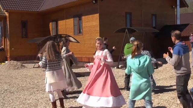 AMBI DAGETS | Круговые Танцы Народов Мира с Дивией. Пушкинские Горы. смотреть онлайн