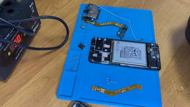 Как разобрать Samsung Galaxy A20 Как поменять Экран на Samsung A20 (A205) Замена дисплея Samsung A2 смотреть онлайн