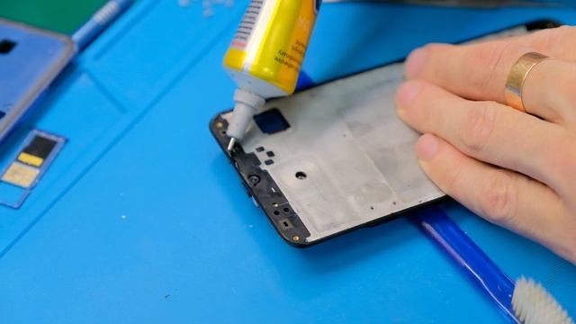Замена дисплея Samsung Galaxy A30 SM-A305F (конструктивные особенности) смотреть онлайн