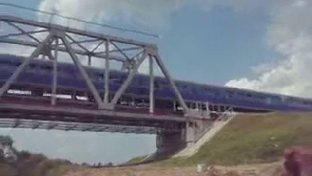 дизель- поезд АЧ2 на перегоне Робчик - Песчаники смотреть онлайн