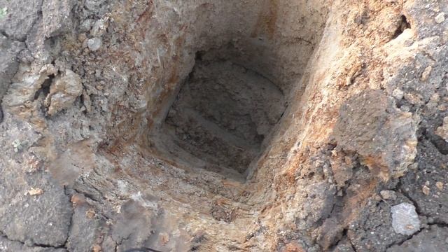 Разметка и копка песчано-гравийной подушки. Станок для гибки арматуры в действии. смотреть онлайн