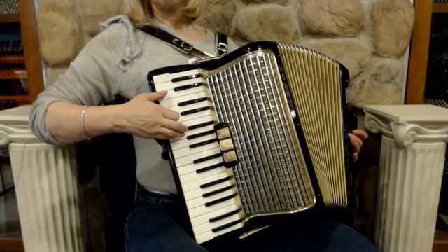 5988 - Black Hohner Concerto II Piano Accordion MM 34 72 $999 смотреть онлайн