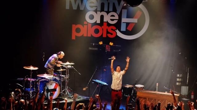 twenty one pilots - time to say goodbye (empty arena/3D audio) смотреть онлайн