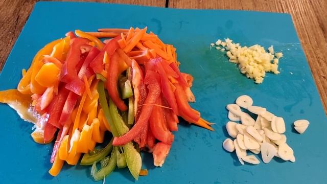 Фунчоза / рисовая лапша с овощами и бальзамическим соусом