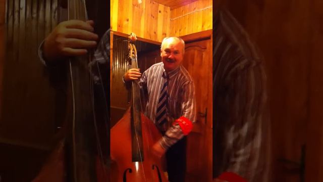 Усатый жжет на контрабасе! )))))))))) Moustached burns on bass!!! ))))))) смотреть онлайн