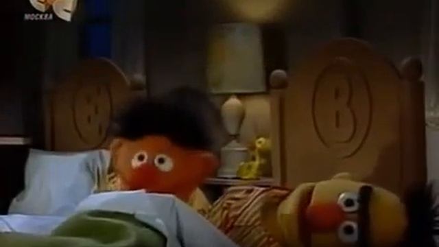 Влас и Еник читают книгу перед сном Улица Сезам смотреть онлайн