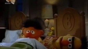 Влас и Еник читают книгу перед сном Улица Сезам