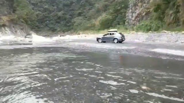 納智捷Luxgen U7 turbo ecohyper 4WD cross river смотреть онлайн