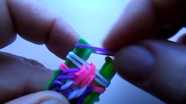 Как плести браслет из резинок ИСПАНСКОЕ КРУЖЕВО без станка на рогатке смотреть онлайн