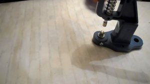 Установка хольнитенов ручным прессом.