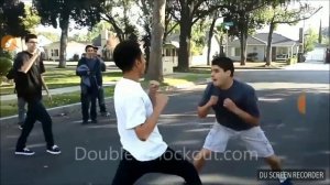 Крутой боксёр в уличной драке(вот это исскуство уворотов)