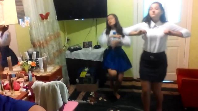 Две школьницы+танцы смотреть онлайн