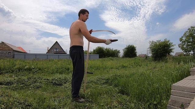 Косим травушку на участке литовкой#Краснодарский край